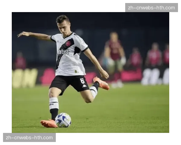 官方:罗马后卫斯皮纳佐拉训练中脚踝扭伤,预计缺席两周 官方:罗马后卫斯皮纳佐拉训练中脚踝扭伤,预计缺席两周