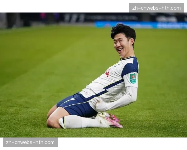 关键瞬间:布莱顿门将出球失误,直接被热刺前锋孙兴慜拦截推空门 关键瞬间:布莱顿门将出球失误,直接被热刺前锋孙兴慜拦截推空门